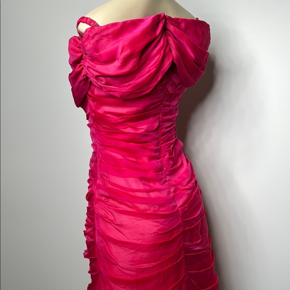 Elegant Pink Off-Shoulder Ruched Midi Dress - Picture 7 of 11